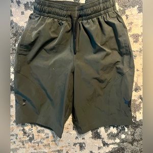 Youth medium under Armour gym shorts